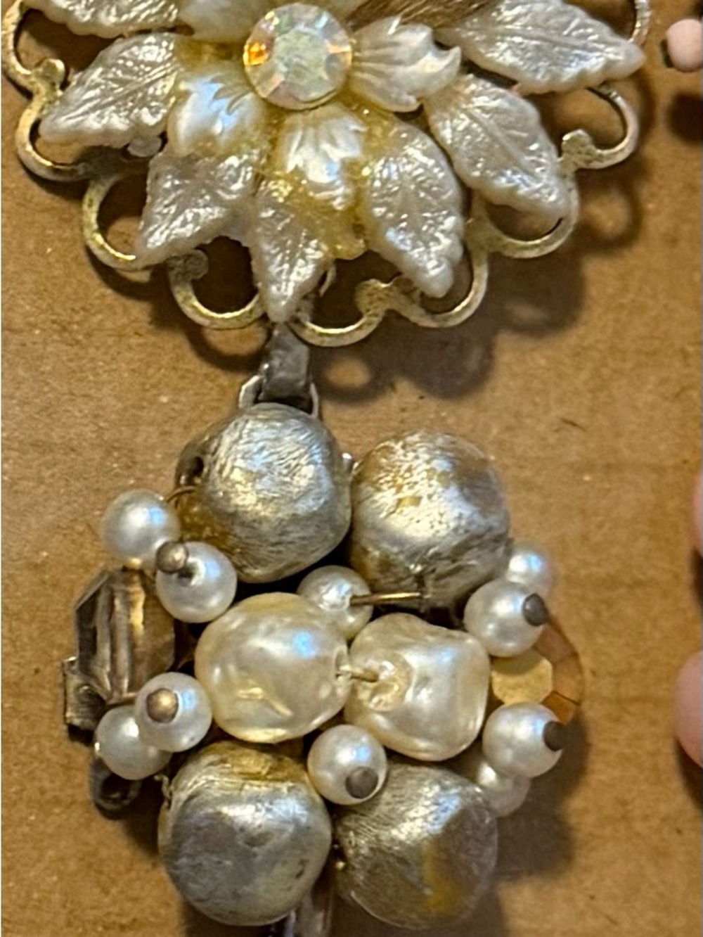 Gold and Pearl Cluster Bracelet - Vintage-Inspired White/Gold Beads